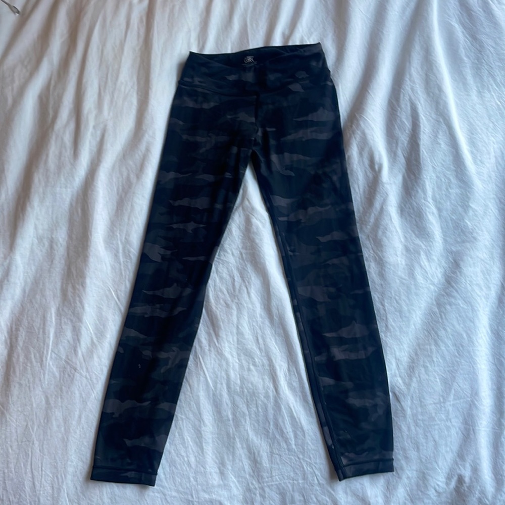 athleta girl printed chit chat tight - super cute !!